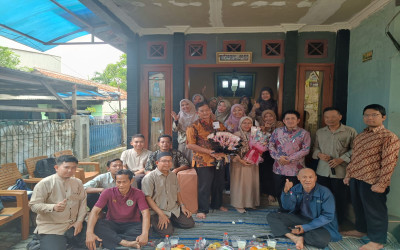 Suasana Haru dan Penuh Kehangatan, Keluarga Besar Gelar Pelepasan Bapak Drs. Johan Arif dan Ibu Yanti, S. Pd